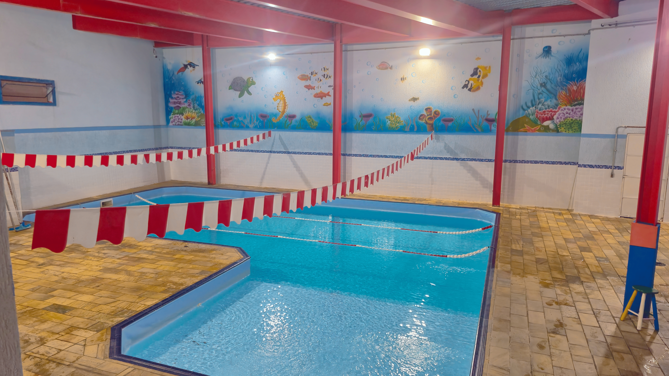 PISCINA